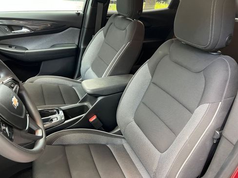 Used 2025 Chevrolet TrailBlazer LT image 30