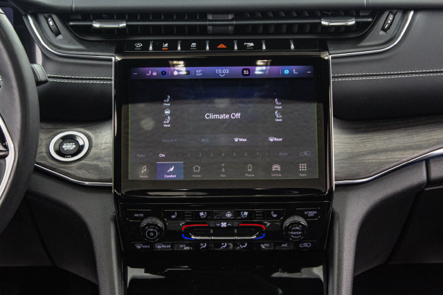 Used 2023 Jeep Grand Cherokee Overland AWD/4WD image 23