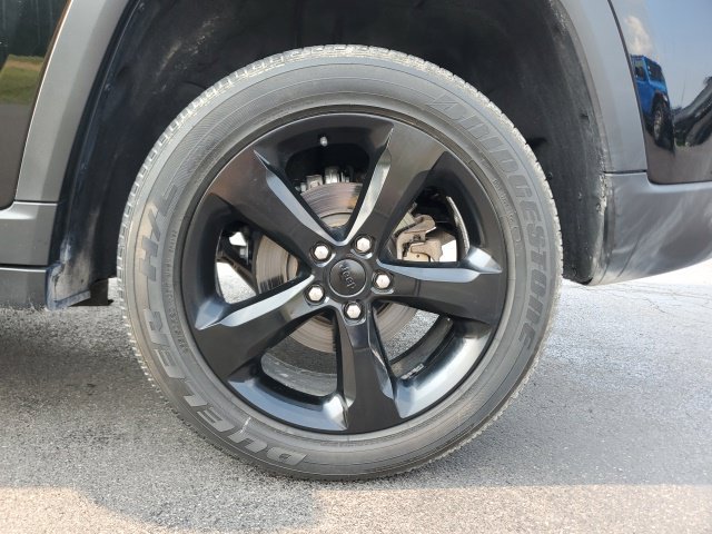 Used 2023 Jeep Grand Cherokee Altitude AWD/4WD image 9