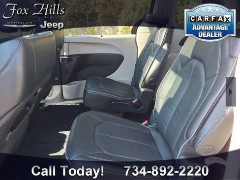 Used 2020 Chrysler Pacifica Limited w/ Tire & Wheel Group image 12
