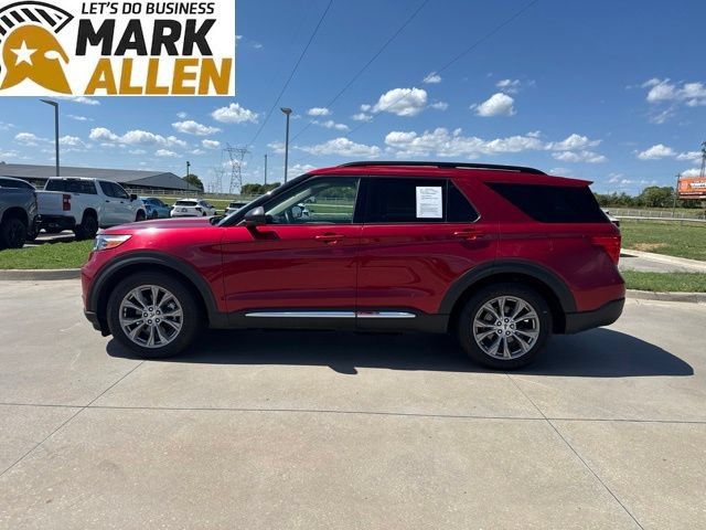 Used 2023 Ford Explorer XLT w/ Equipment Group 202A RWD image 3