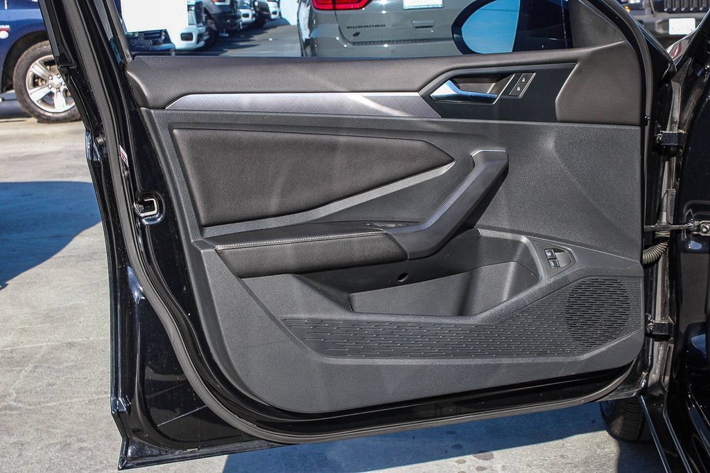 Used 2023 Volkswagen Jetta SE FWD image 22