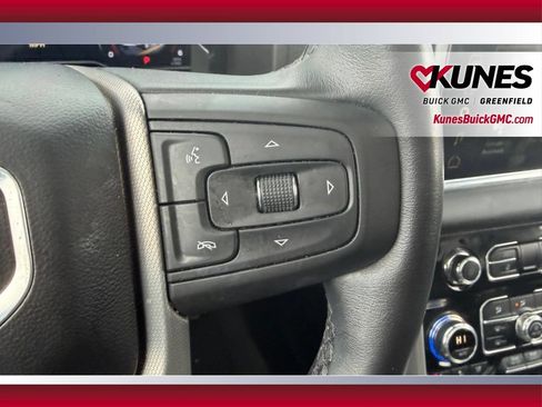 Used 2024 GMC Yukon Denali w/ Advanced Technology Package AWD/4WD image 17