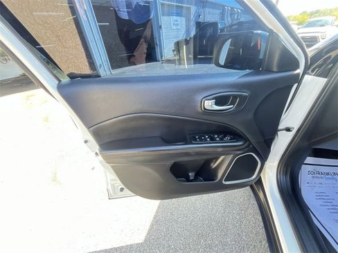 Used 2018 Jeep Compass Limited image 13