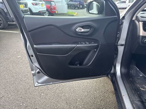 Used 2015 Jeep Cherokee Latitude image 15