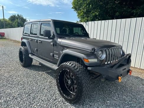 Used 2018 Jeep Wrangler Unlimited Sahara AWD/4WD image 7