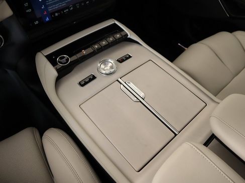 New 2025 Lincoln Navigator Reserve image 8