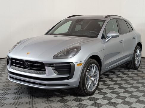 Used 2025 Porsche Macan image 1