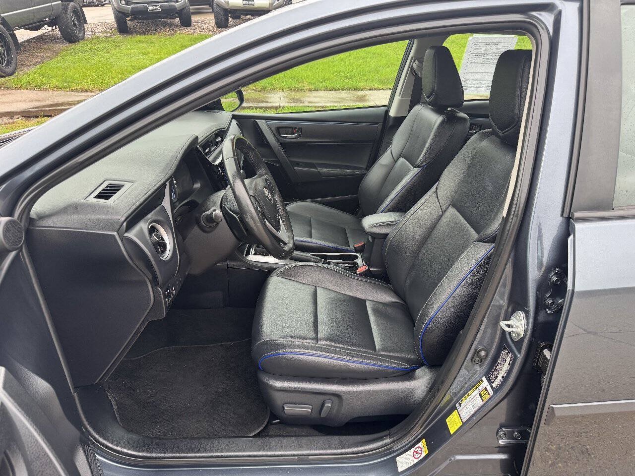 Used 2017 Toyota Corolla XSE w/ Carpet Mat Package (TMS) FWD image 11