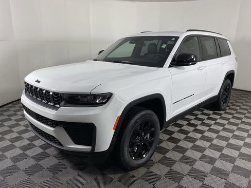 New 2026 Jeep Grand Cherokee L 4WD image 11
