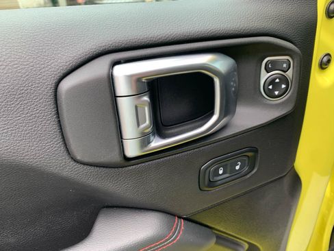 Used 2023 Jeep Gladiator Rubicon w/ LED Lighting Group AWD/4WD image 15