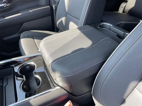 New 2025 Chevrolet Suburban Premier image 21