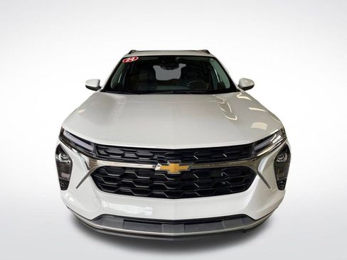 Certified 2024 Chevrolet Trax LT w/ Sunroof Package image 2