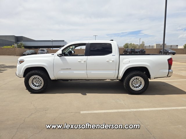 Used 2022 Toyota Tacoma SR5 AWD/4WD image 3