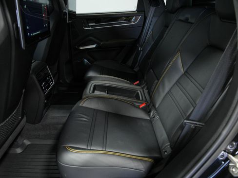 Used 2024 Porsche Cayenne Turbo GT AWD/4WD image 74