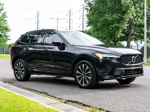 Used 2024 Volvo XC60 B5 Plus AWD/4WD image 4