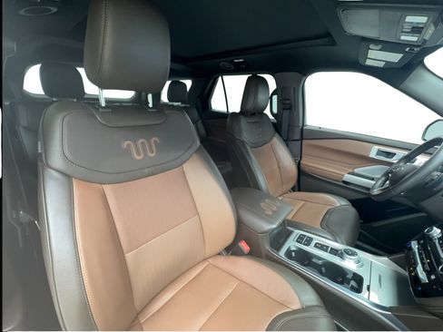 Used 2021 Ford Explorer King Ranch w/ Premium Technology Package RWD image 20