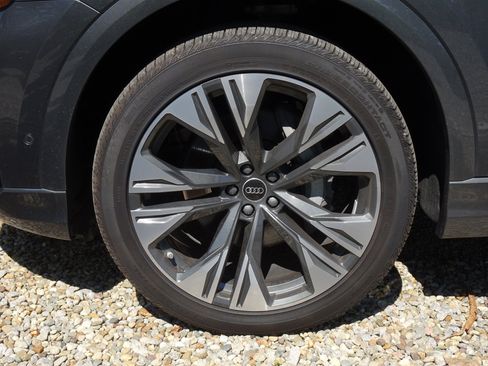 Used 2025 Audi Q8 Premium Plus w/ Premium Plus Package AWD/4WD image 11