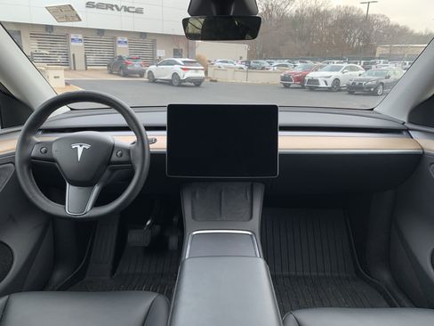 Used 2023 Tesla Model Y Long Range image 30