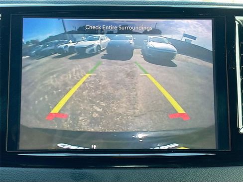 Used 2025 Chrysler Pacifica Select FWD image 15
