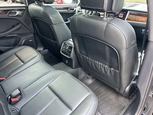Used 2021 Porsche Macan S AWD/4WD image 23