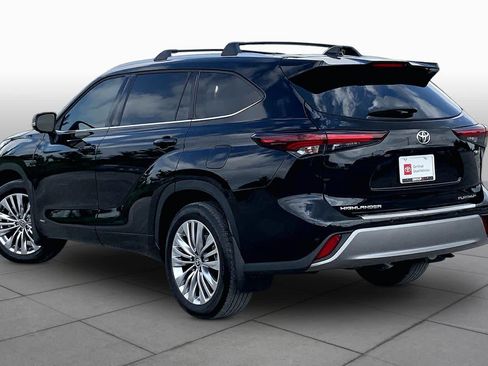 Used 2026 Toyota Highlander Platinum AWD/4WD image 12