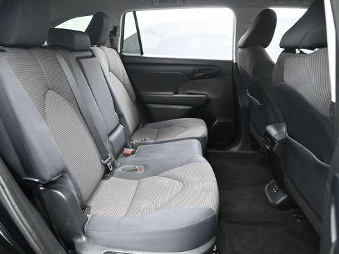 Used 2021 Toyota Highlander LE AWD/4WD image 30