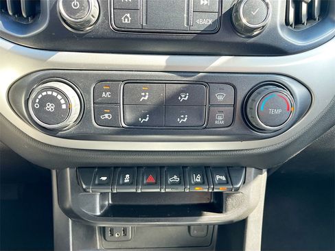 Used 2022 Chevrolet Colorado LT w/ Safety Package image 15