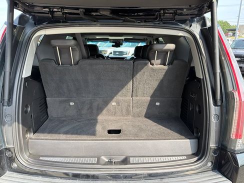 Used 2019 Cadillac Escalade Luxury AWD/4WD image 18
