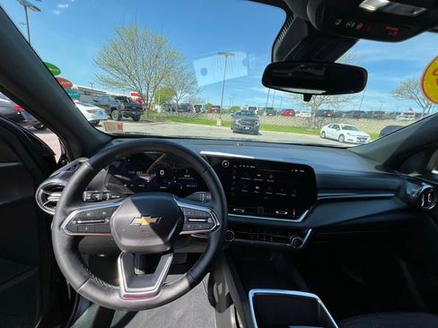 Used 2025 Chevrolet Equinox LT image 38