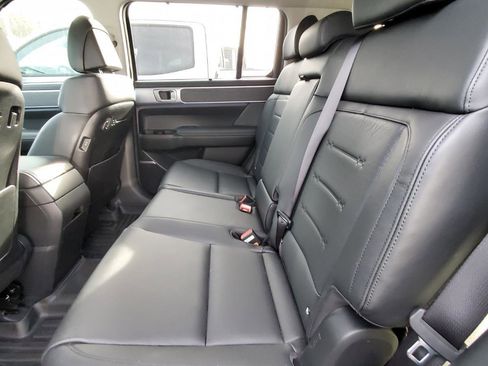 Used 2024 Hyundai Santa Fe Limited image 5