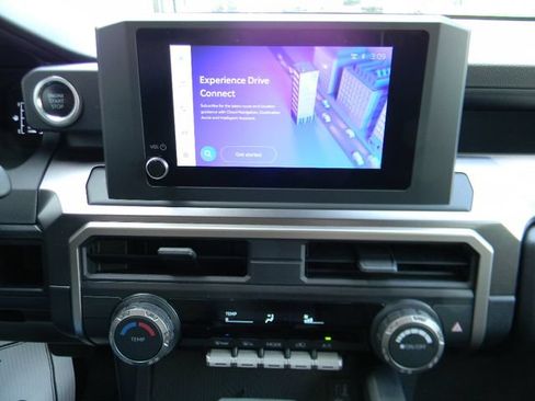 Used 2025 Toyota 4Runner SR5 AWD/4WD image 12
