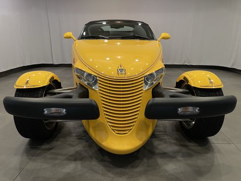 Used 2002 Chrysler Prowler RWD image 2