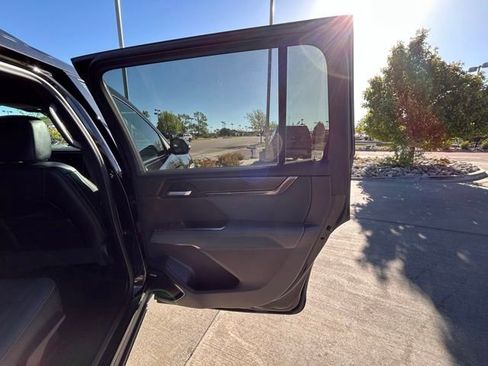 Used 2025 GMC Acadia AT4 w/ Super Cruise Package AWD/4WD image 29
