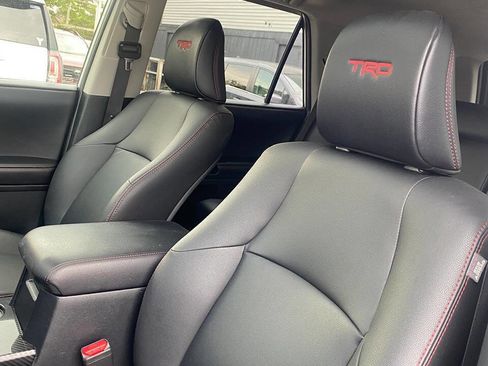 Used 2018 Toyota 4Runner TRD Off-Road Premium AWD/4WD image 29