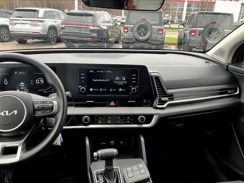 Used 2023 Kia Sportage LX image 18