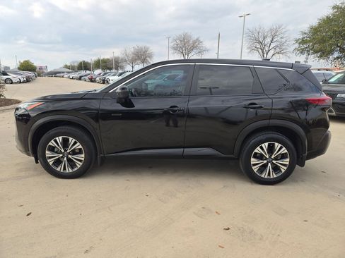 Used 2023 Nissan Rogue SV image 4