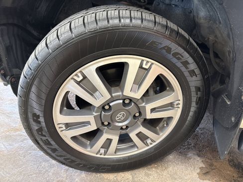 Used 2018 Toyota Tundra Platinum AWD/4WD image 38