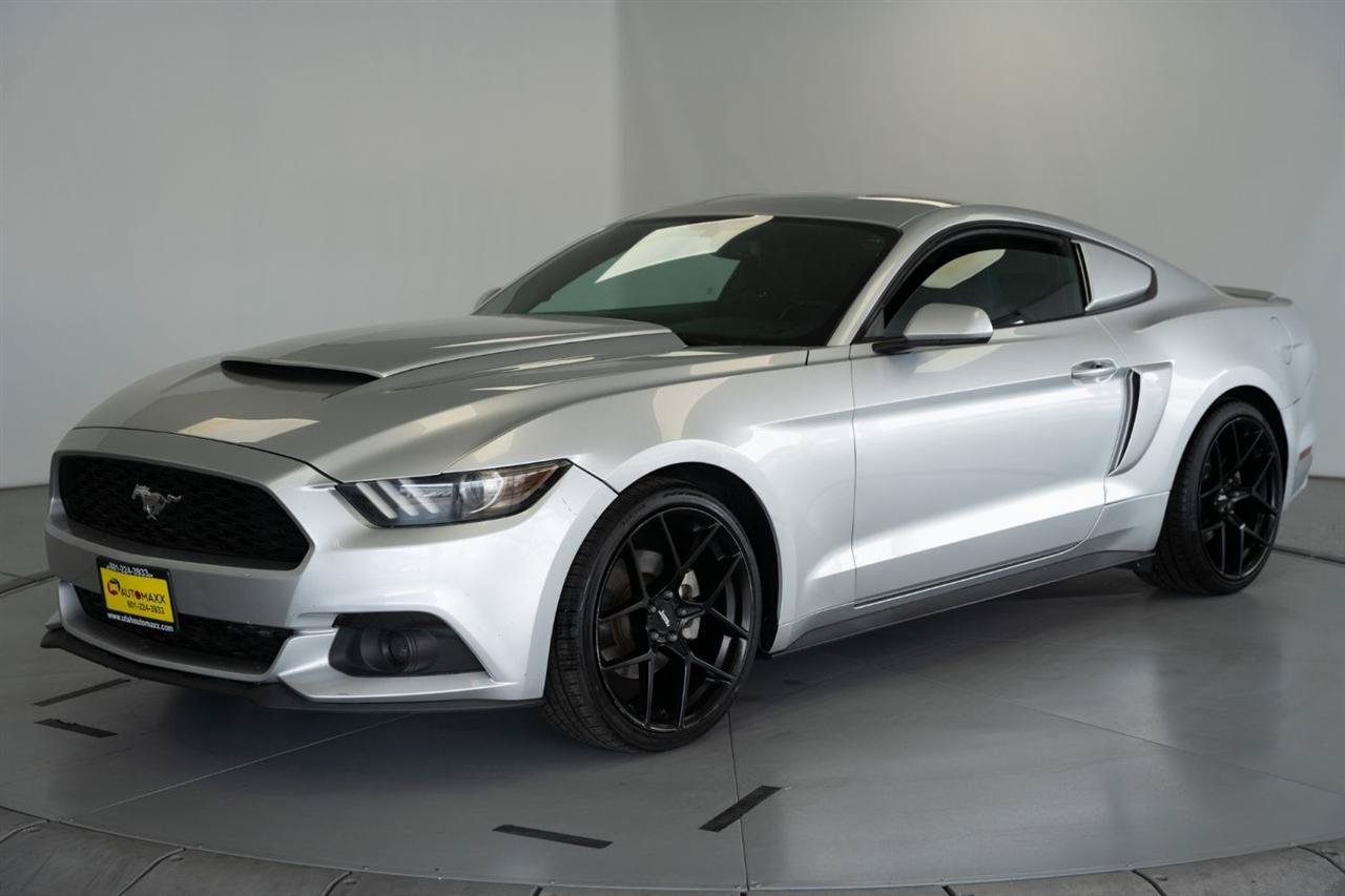 Used 2017 Ford Mustang Coupe RWD image 3