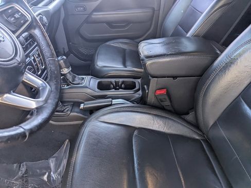 Used 2019 Jeep Wrangler Unlimited Sahara image 17