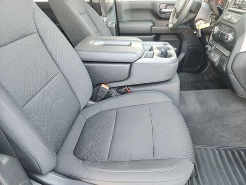 Used 2022 Chevrolet Silverado 2500 Custom w/ Custom Value Package image 12