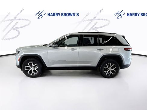 Used 2024 Jeep Grand Cherokee Limited w/ Trailer Tow Package AWD/4WD image 8