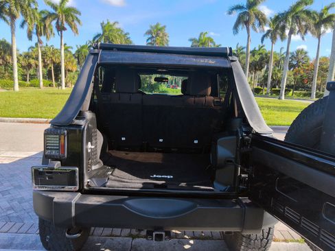 Used 2014 Jeep Wrangler Unlimited Rubicon w/ Connectivity Group AWD/4WD image 50