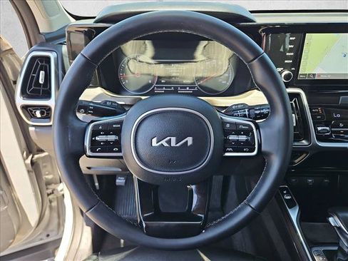 Used 2022 Kia Sorento S w/ Panoramic Sunroof Package AWD/4WD image 13