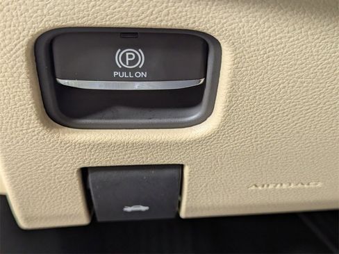 Used 2025 Jeep Grand Cherokee Limited image 14