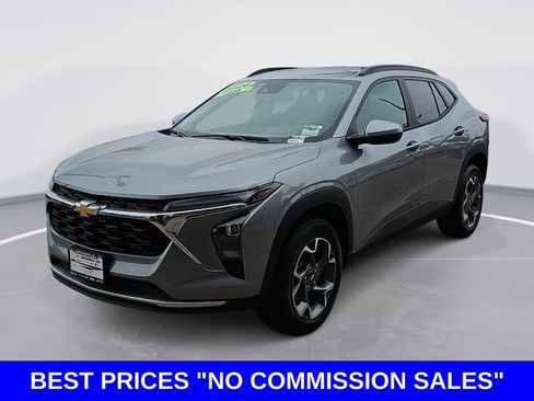 New 2026 Chevrolet Trax LT w/ Sunroof Package FWD image 7