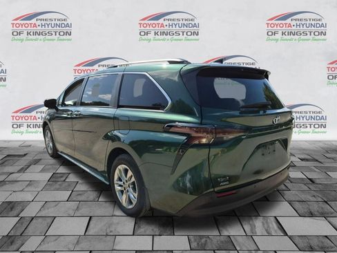 Used 2024 Toyota Sienna XLE w/ XLE Plus Package AWD/4WD image 5