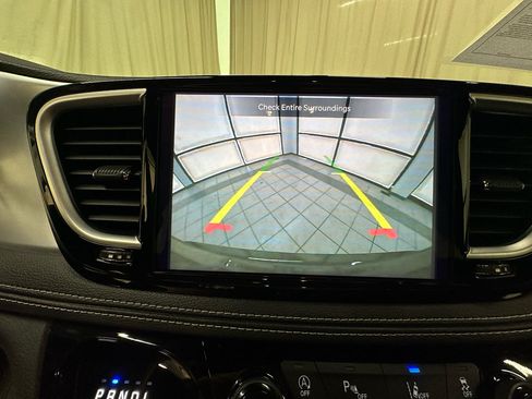 Used 2026 Chrysler Pacifica Limited w/ S Appearance Package FWD image 25