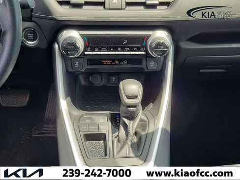 Used 2021 Toyota RAV4 XLE w/ Convenience Package FWD image 23