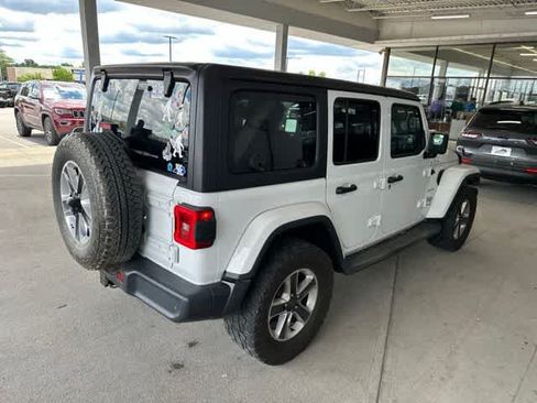 Used 2018 Jeep Wrangler Unlimited Sahara w/ Cold Weather Group AWD/4WD image 17
